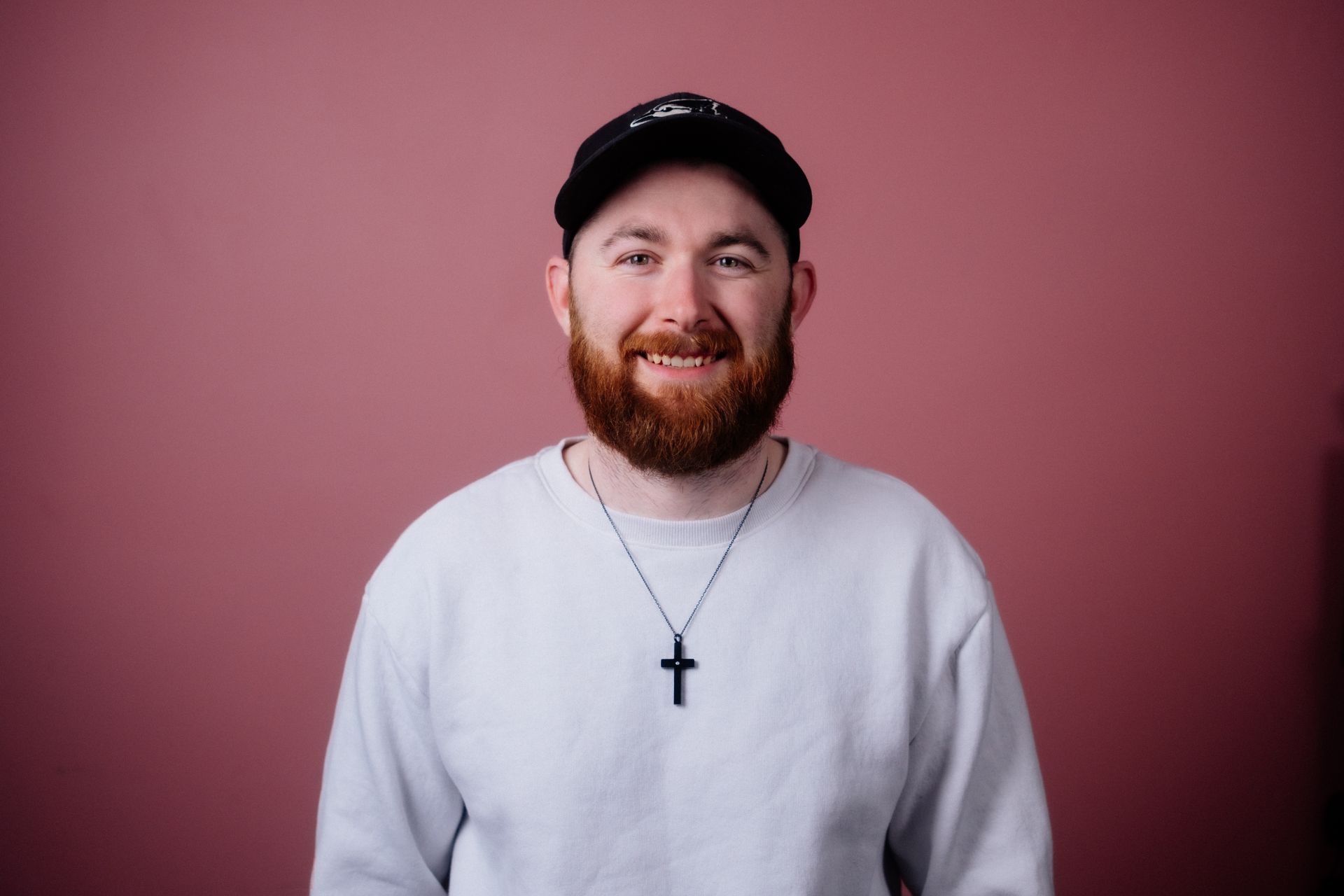 Kiefer rocks a big smile wearing his favourite hat.